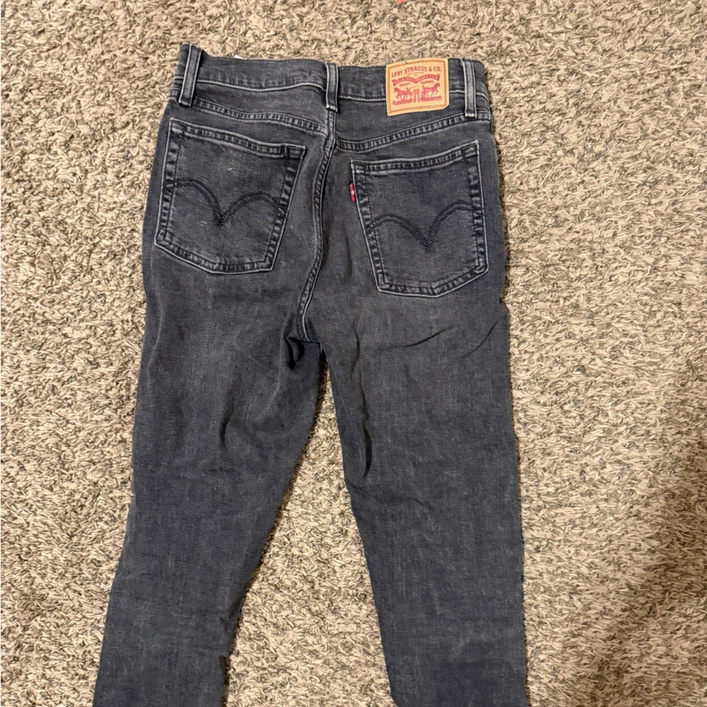 Women’s black Levi’s wedgie skinny